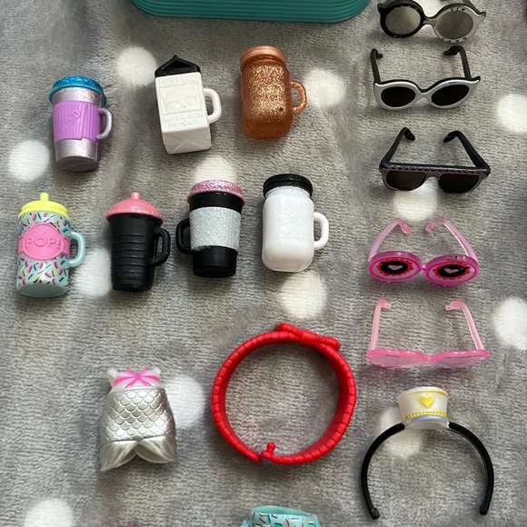 L.O.L Surprise Lot of Dolls, Pets and Accessories - Picture 6 of 17